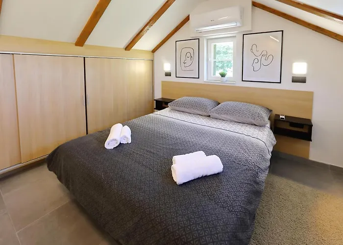 Stone Diamond Nyaraló