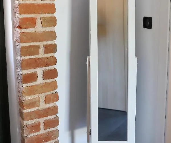 Nyaraló Stone Diamond